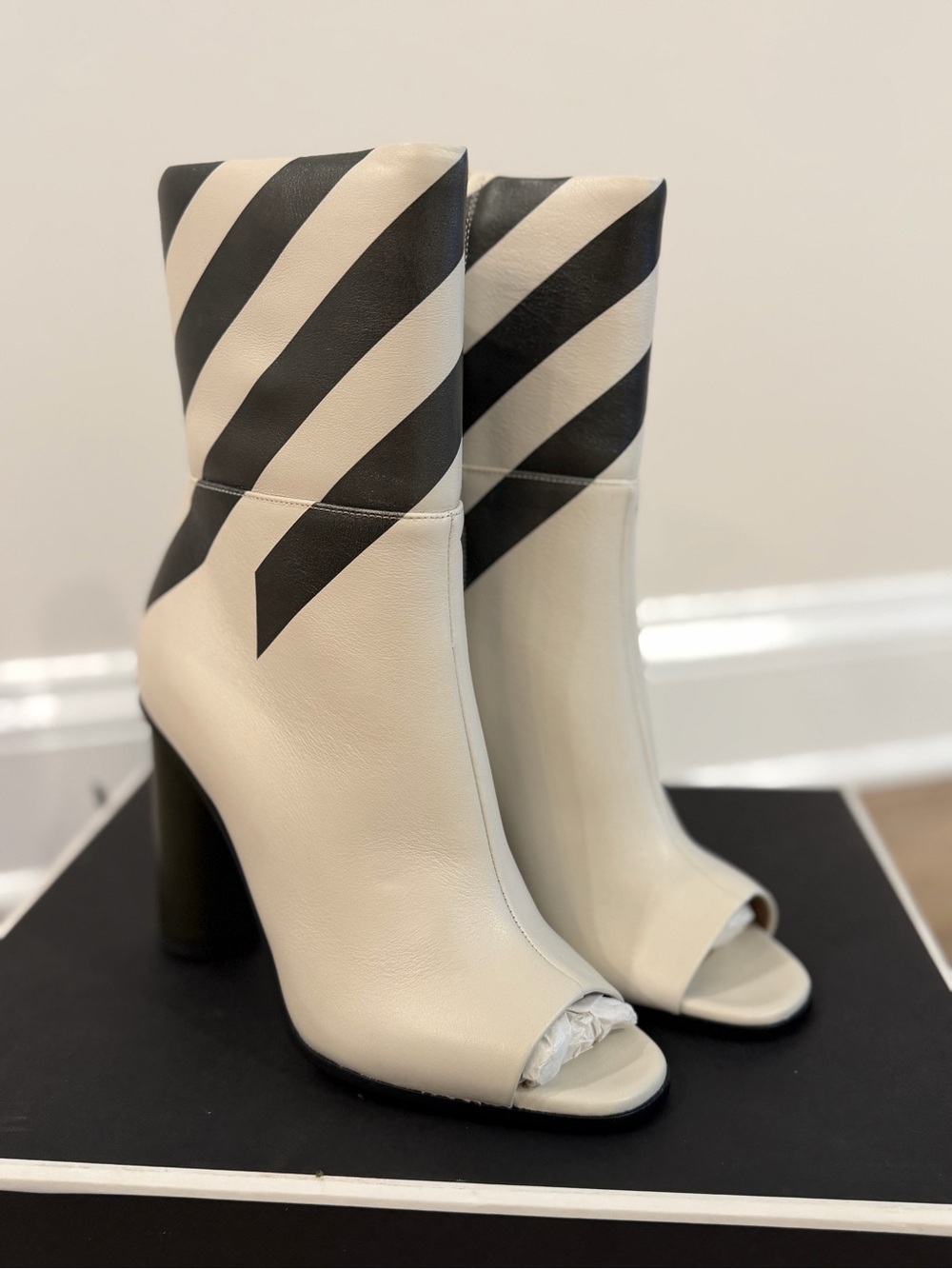 Anya Hindmarch Women’s Peep Toe Ankle Boots Chalk Black Stripe Leather Heels 37